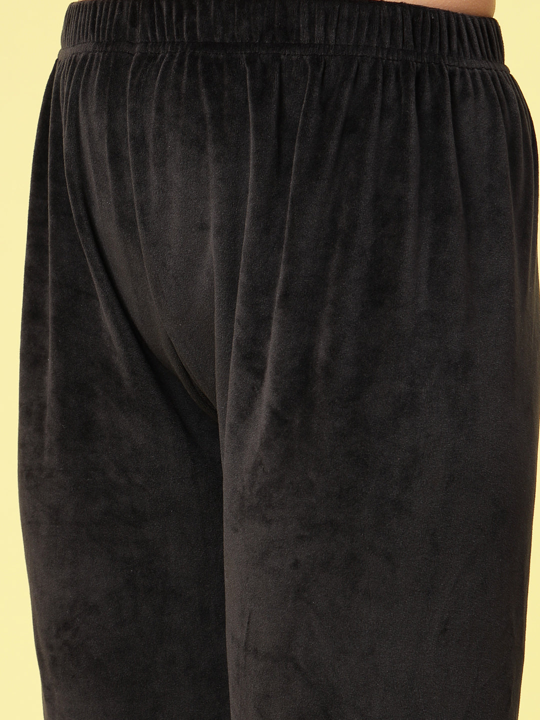 Women solid hooded velvet co-ord set with elasticated waistband detail.