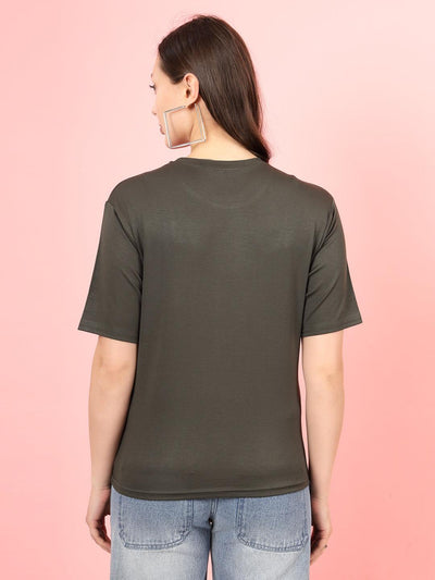 Solid white and olive regular fit T-shirt pack, round neck, short sleeves.