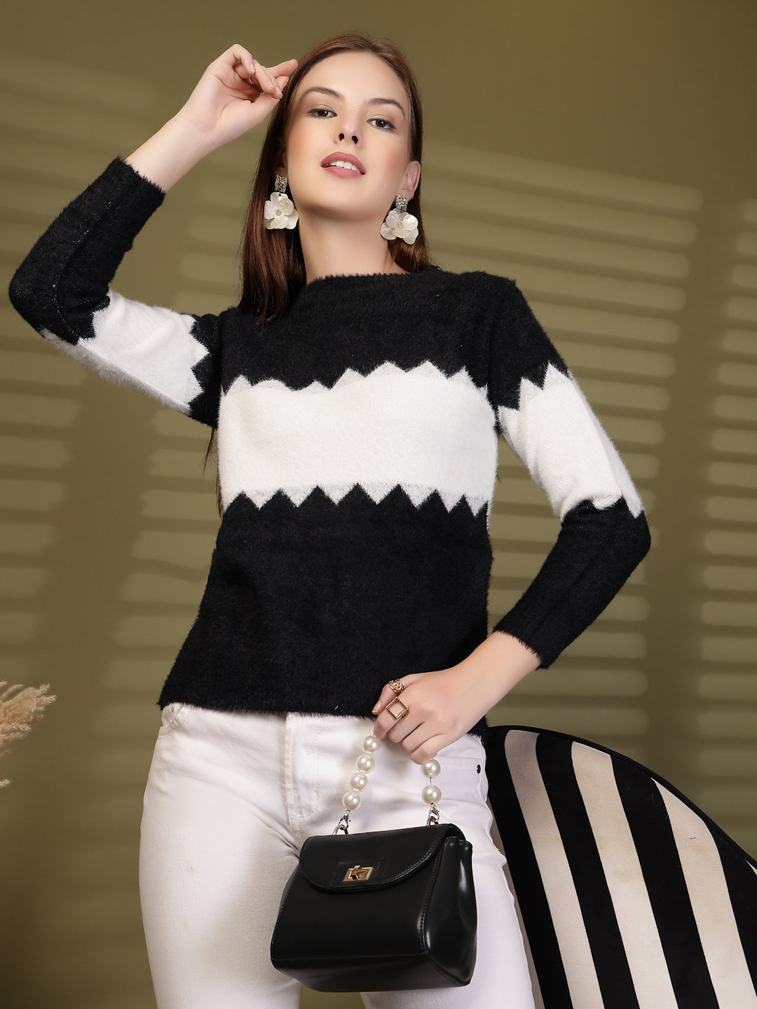 Black & White Zigzag Pattern Woollen Sweater