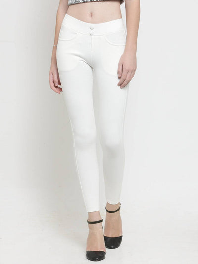 Off-White solid jeggings in regular fit featuring button closure.