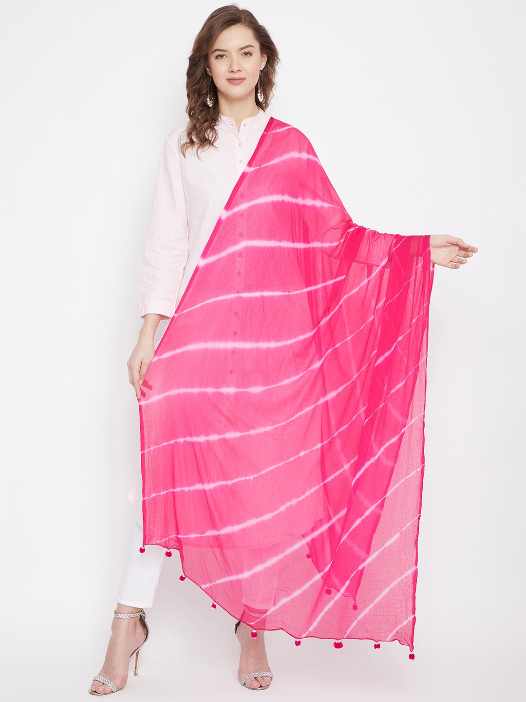 Magenta dyed dupatta by Clora Creation styled with white kurta.