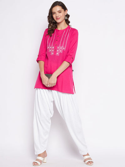 White solid woolen salwar with a comfortable fit.