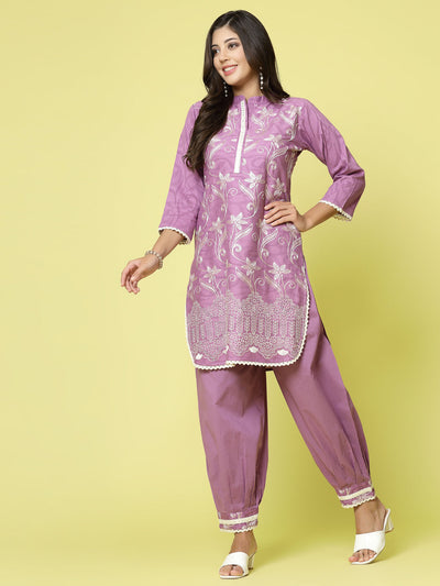 Women embroidered kurta with Afghani pants and mandarin collar.