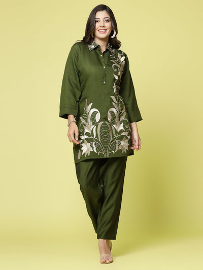 Women embroidered tunic with trousers, featuring three-quarter sleeves and shirt collar.